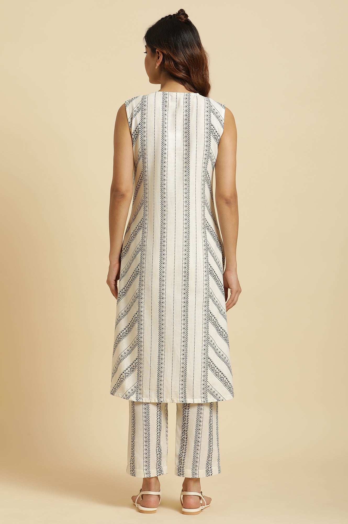 Ecru Printed Kurta & Pants Co-Ord Set With Kantha Detail - View 6